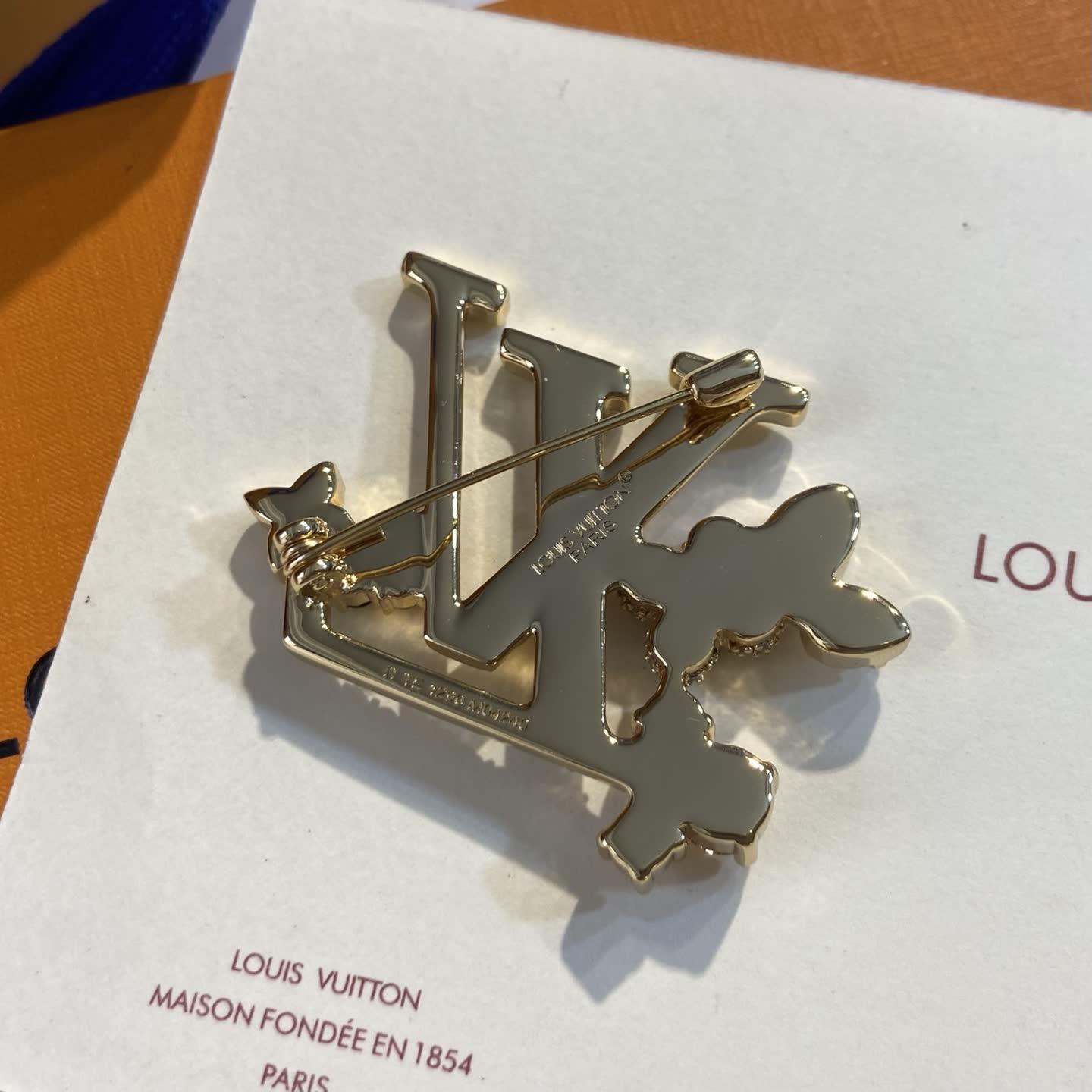 Louis Vuitton LV Logo Brooch-LZ1299
